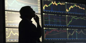 Investor considers GWG Holdings L-Bonds risks amid market volatility.